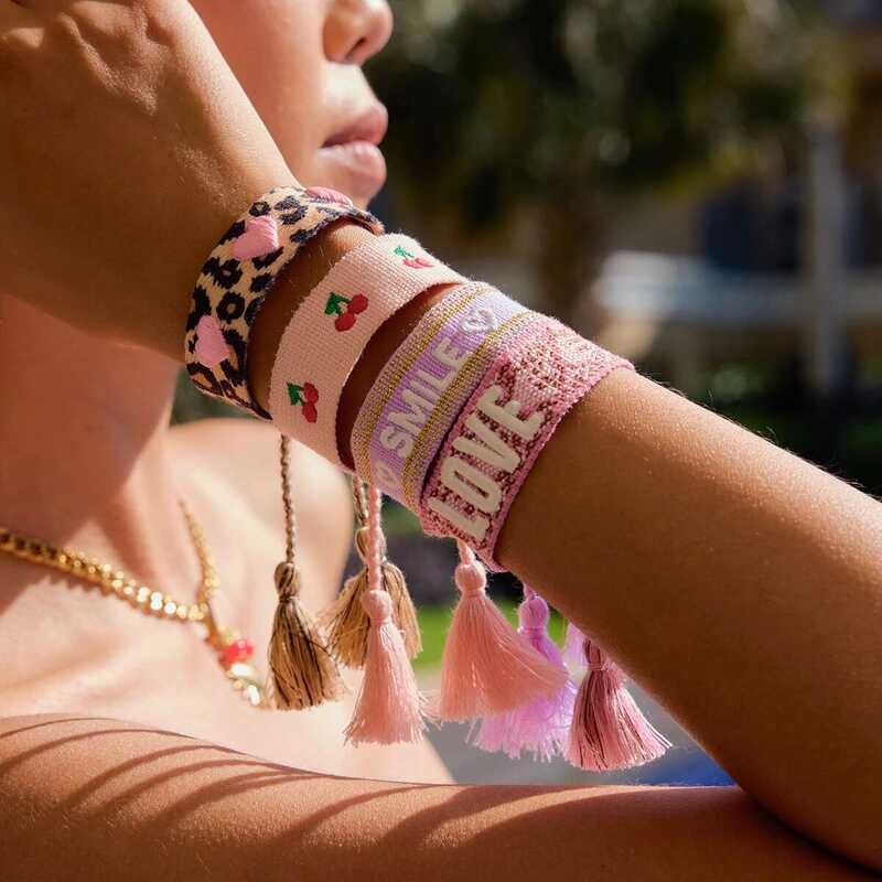 Uworld สร้อยข้อมือรูปหัวใจปรับได้ลายเสือดาวสีสันสดใสจาก อุปกรณ์เสริมสำหรับผู้หญิงของขวัญงานปาร์ตี้