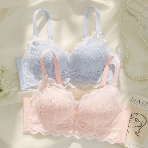 ชุดชั้นในไร้โครง(ถอดสายได้) มีลายดอกสวยงามน่ารัก มีฟองดันทรงในตัว