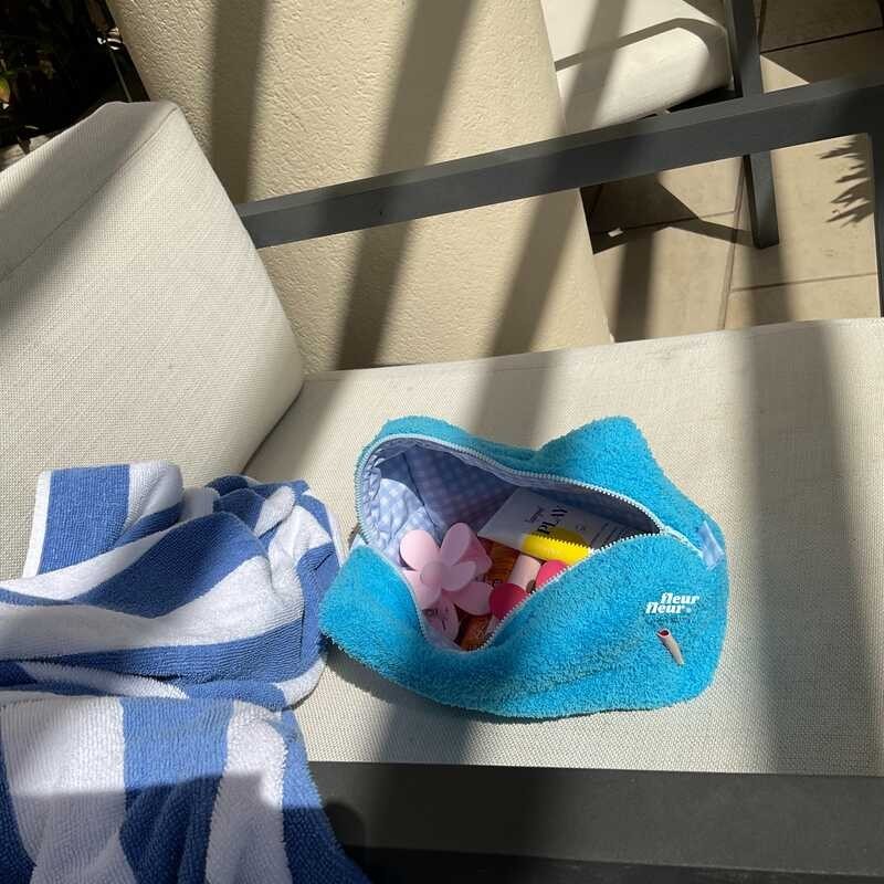 (จัดส่ง 24July24)Blue Hawaii Terry Pouch กระเป๋าเครื่องสำอาง