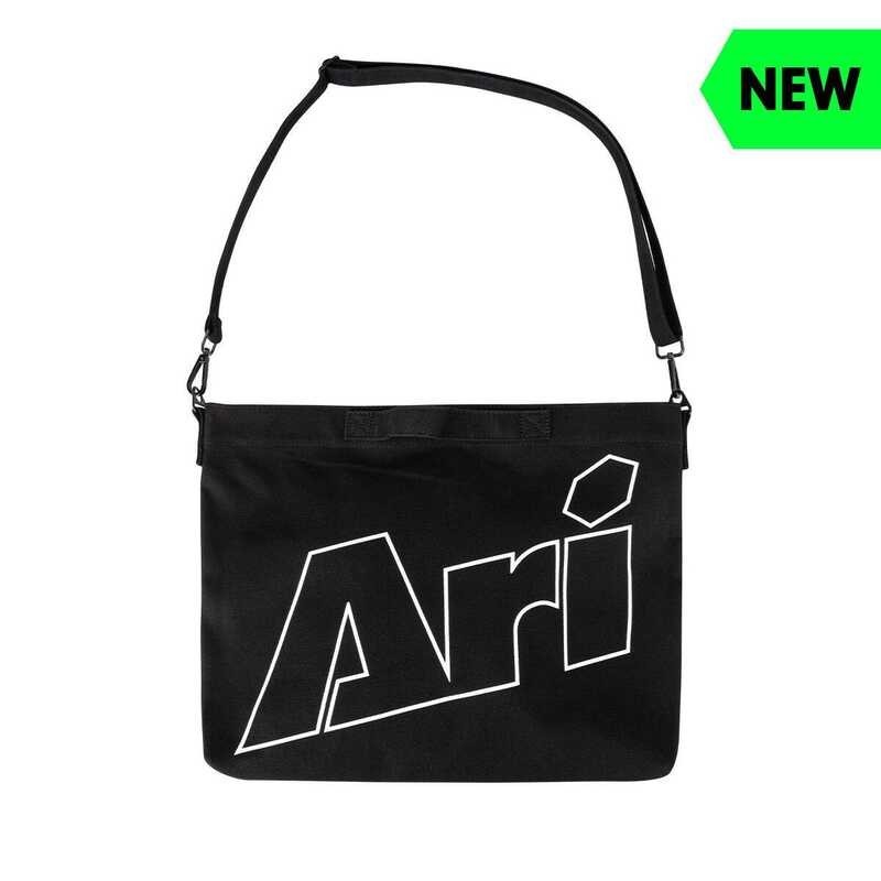 กระเป๋าสะพายไหล่ ARI SHOULDER BAG - FREE SIZE ของแท้