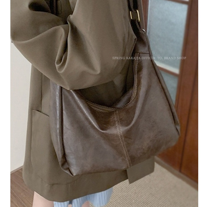 OFF BLACK กระเป๋าสะพายข้าง 2023 NEW  เท่  เพศกลาง ลำลอง สำหรับนักเรียนหญิง GDJ23B0N1H 46Z231116