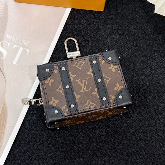 Louis Vuitton MONOGRAM SOFT TRUNK POUCH จี ้ พวงกุญแจ