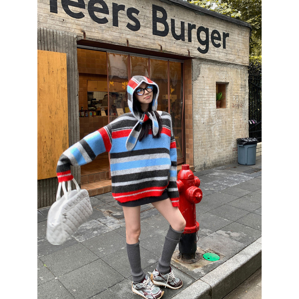 Shanmieleng 2024 ฤดูใบไม้ร่วงฤดูหนาวสไตล์ใหม่ที่ถอดออกได้ Hooded Striped เสื้อกันหนาวผู้หญิงฤดูหนาวหลวมสไตล์ขี้เกียจเสื้อถักรอบคอด้านบน