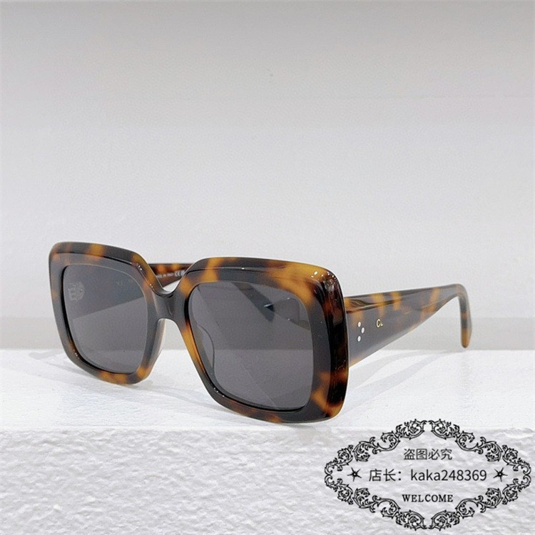 Ce แว่นตากันแดด กรอบสี่เหลี่ยม ประดับหมุด แฟชั่น CL40263