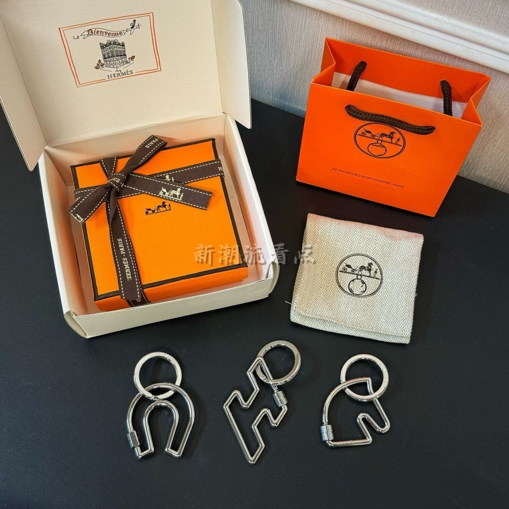 Hermes ยอดนิยม Silver Hollow พวงกุญแจโลหะมูลค่าสูงและจี้คู่หนาพร้อมม้าตัวอักษรเขา