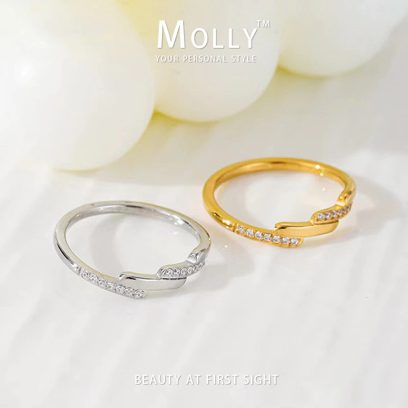 สแตนเลส Tiny Zirconia Diagonal Line แหวนผู้หญิง Non Fade 18K Gold Plated Hypoallergenic Non Tarnish Minimalist เครื่องประดับ Molly แหวน