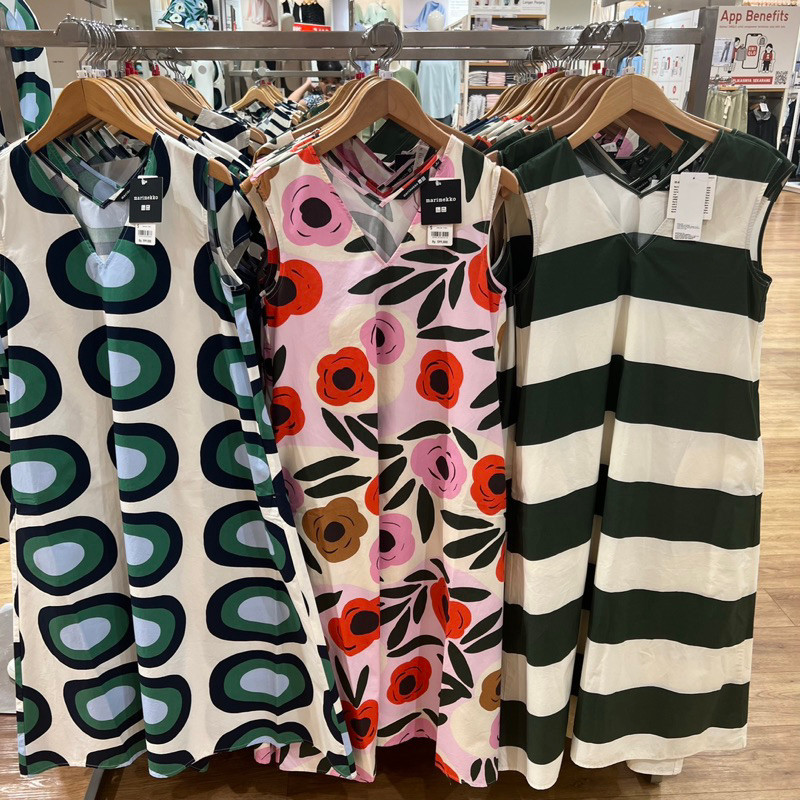Uniqlo Dress Flare Sleeve V Collar Marimekko แขนกุดผู้หญิง