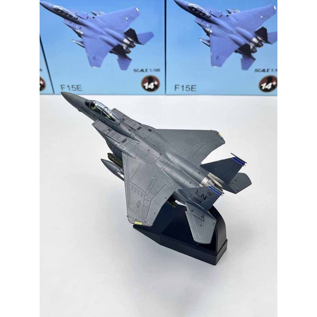 Amer 1/100 US Army F-15E Strike Eagle Fighter Bomber โลหะผสมจําลองเครื่องบินทหารรุ่นเครื่องประดับ