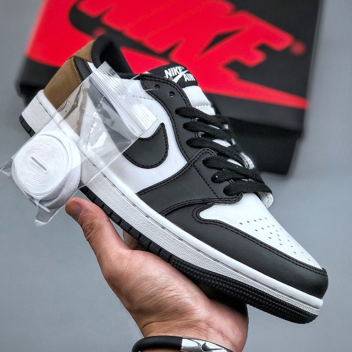 Shop รองเท ้ าบอร ์ ด Air Jordan 1 Low OG Brown sugar mocha รองเท ้ ากีฬาลําลอง CZ0790 102