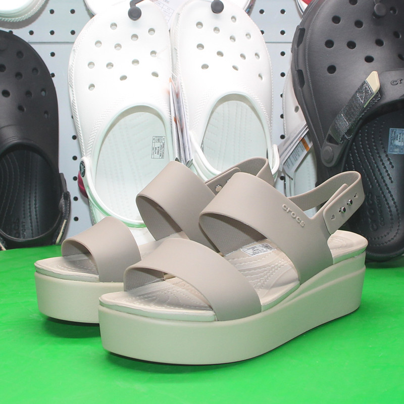 Crocs ของแท้ 100% รองเท้าแตะผู้หญิง Brooklyn 206453