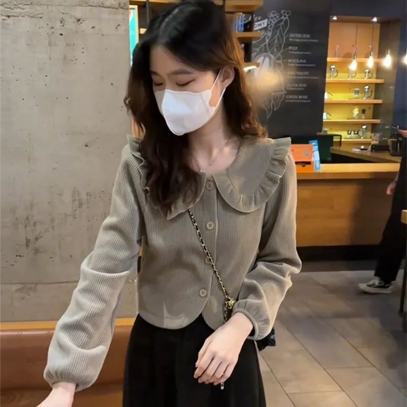 เสื้อผ้าลูกฟูกสุภาพสตรีการออกแบบสั้นความรู้สึกด้านใน จุดต่ําสุด สูงสุด