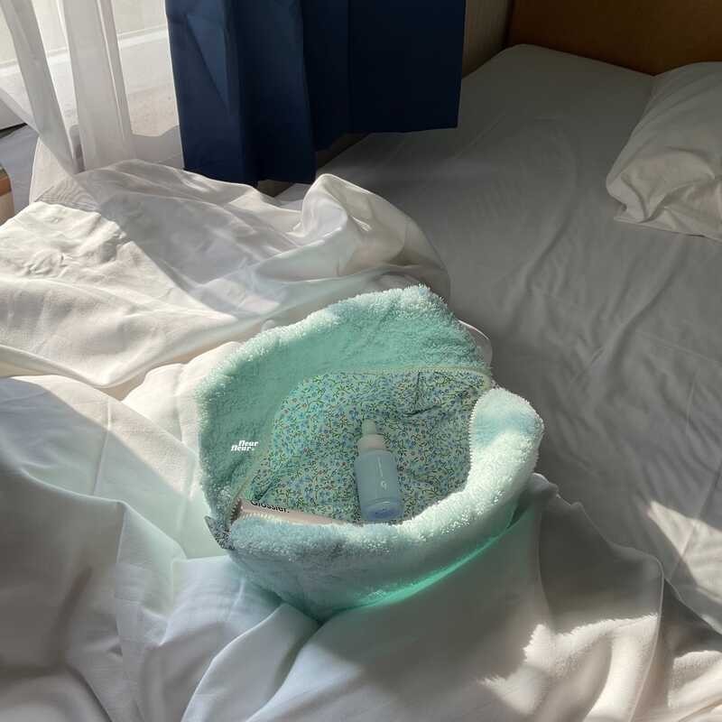 (จัดส่ง 24July24)Bright Baby Blue Pouch Bag กระเป๋าเครื่องสำอาง / กระเ