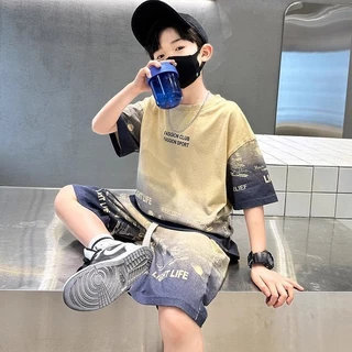 Akaki🌐 เสื้อผ้าเด็ก ชุดแขนสั้นเด็กชายฤดูร้อน กีฬากางเกงขาสั้นห้าจุด เด็กผู้ชายขนาดกลาง เท่ห์ หล่อแ