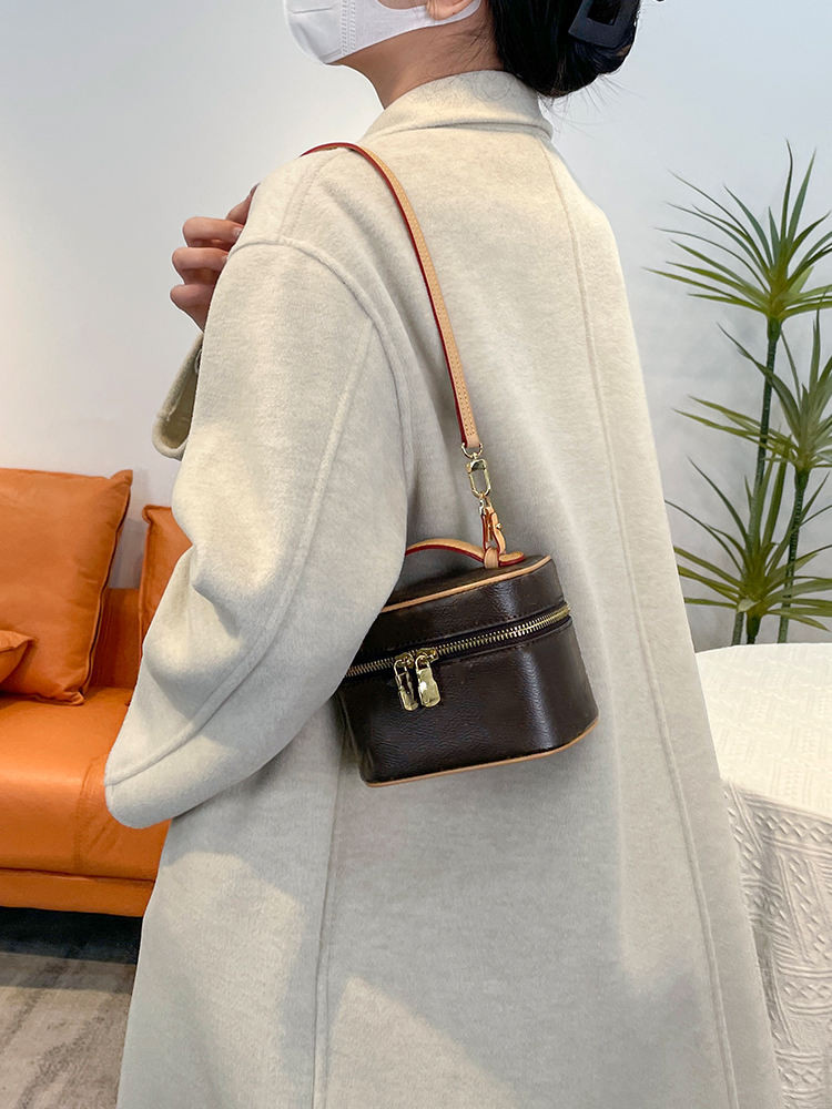 LV เหมาะสําหรับ เลเวล กระเป๋าเครื่องสําอางการเปลี่ยนแปลง ค โรสบอดี สายคล้องไหล่อุปกรณ์เสริมสายตายาวดีนาโนกระเป๋าหนังโซ่กระเป๋าเป้สะพ - รูปที่ 3