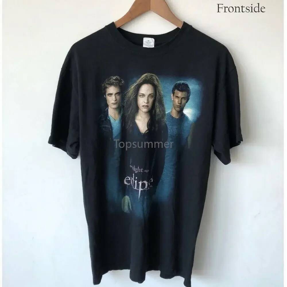 เสื้อยืดภาพยนตร์ Twilight Eclipse พร้อมลายEdward CullenและBella Swan