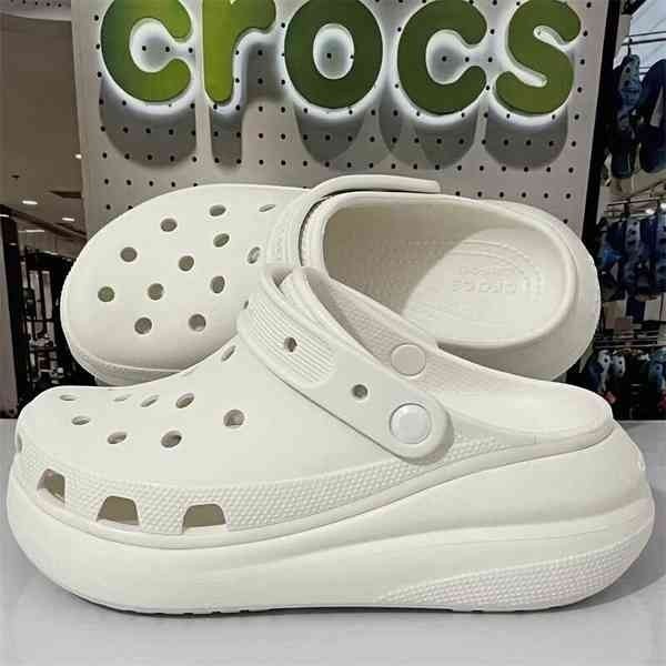 crocs แท้ crocs เด็ก Crocs Crocs Cave Shoes รองเท้าผู้หญิง Puff Platform Daddy Shoes Beach Shoes Ou