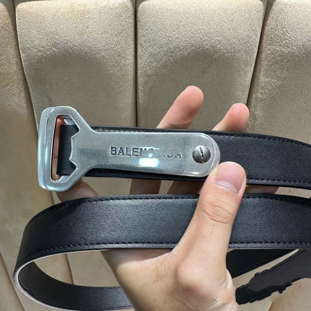 Balenciaga New Paris Internet Celebrity ที่เปิดขวดเข็มขัดผู้ชายและผู้หญิงแฟชั่นสบายๆ Hip-Hop เข็มขัดอเนกประสงค์ Stude