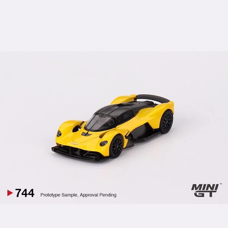 พร้อมส่ง MINIGT 64 Aston Martin Aston Martin Valkyrie Valkyrie Yellow 744 Out of Print Car Model