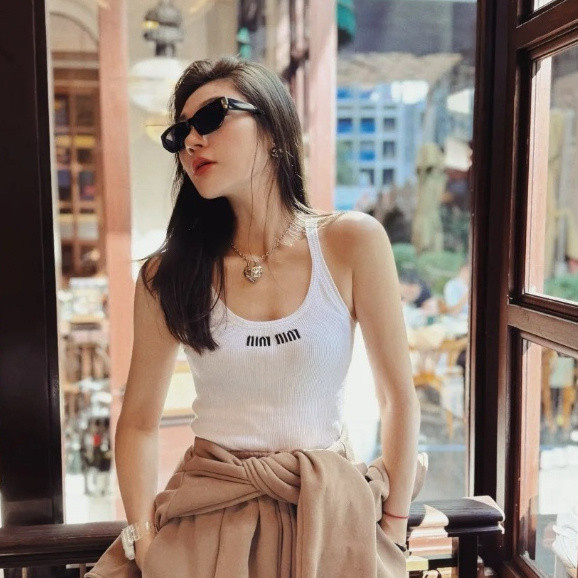 MiuMiu เสื้อสายเดี่ยวผู้หญิงแฟชั่นสไตล์เกาหลี dfko