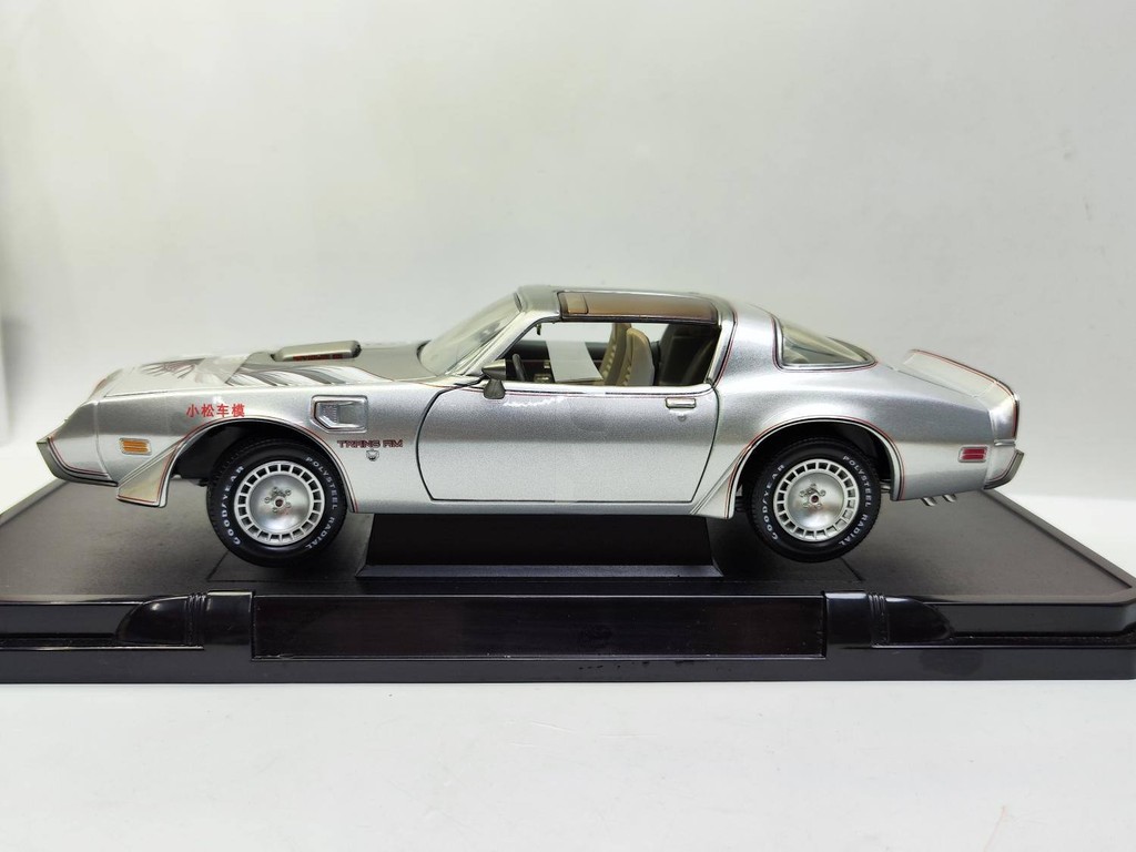 แสงสีเขียว 1: 18 Joe Dirt (2001) -1979 Pundick Firebird Trans Am แพ็คเกจด้านนอกพร้อมรอยแตก