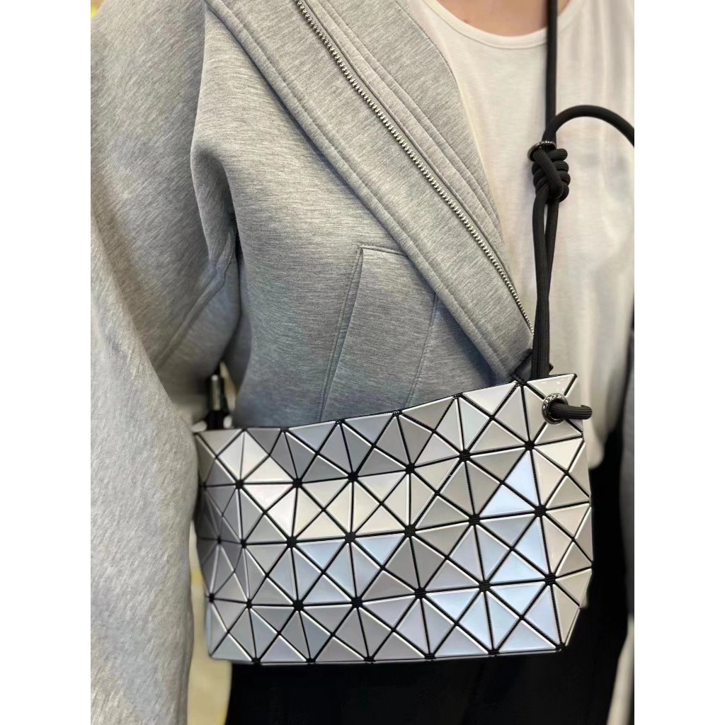 ♞New ของแท้ กระเป๋า Janpa CARTON BAG ของแท้ จาก Baobao issey Miyake กระเป๋าคาดอก/กระเป๋าสะพายข้าง m