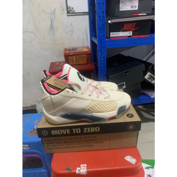 ฟิกเกอร์ 2024New Air Jordan XIII 38 RETRO LOW Beige YELLOW Pink รองเท้าวิ่งผู้ชาย AJ38รองเท้าบาสเก็