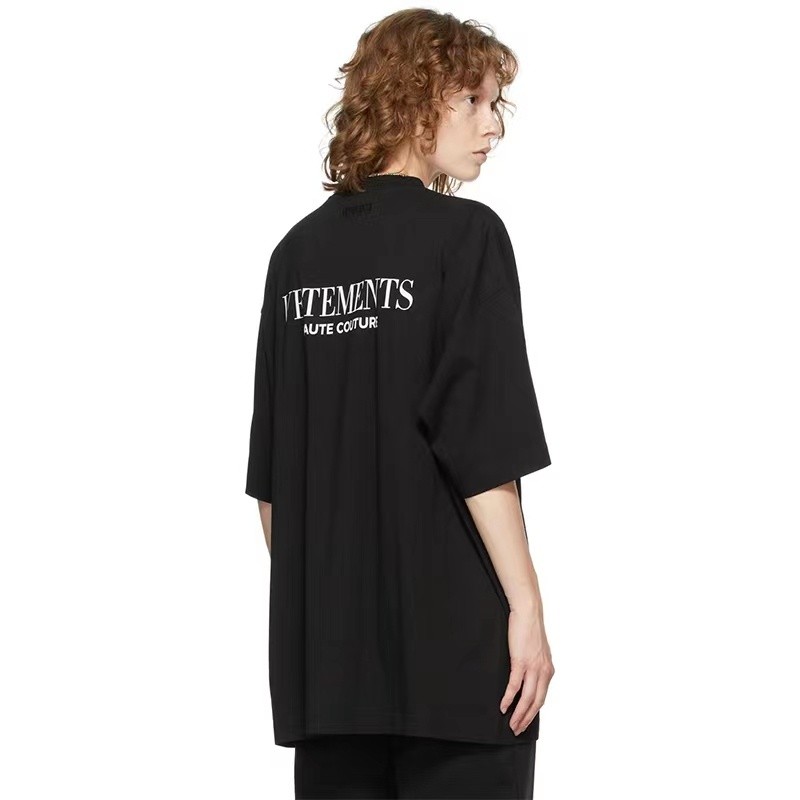 VETEMENTS Minimalist คำขวัญ VTM Crew คอคู่หลวม Casual T-Shirt