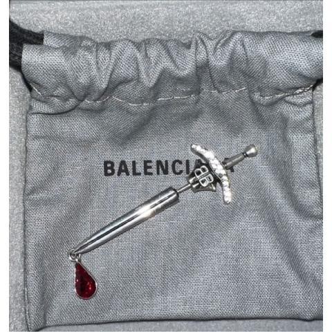 Balenciaga2024 Silver Paris Show ต่างหูต่างหูสตั๊ดอินเทรนด์ยุโรปและอเมริกาเครื่องประดับผู้ชายและผู้หญิงสไตล์เดียวกัน