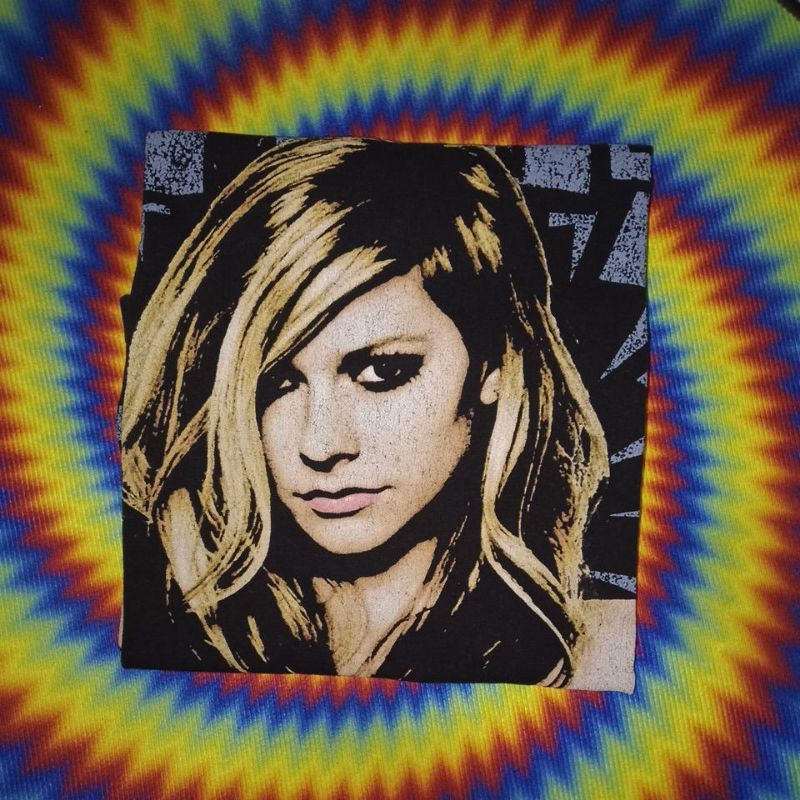 ♞,♘,♙เสื้อยืดมือสอง Vintage ต่างประเทศ เสื้อวง นักร้องหญิง Avril Lavigne 00's Size S-M อก20/ยาว27 R