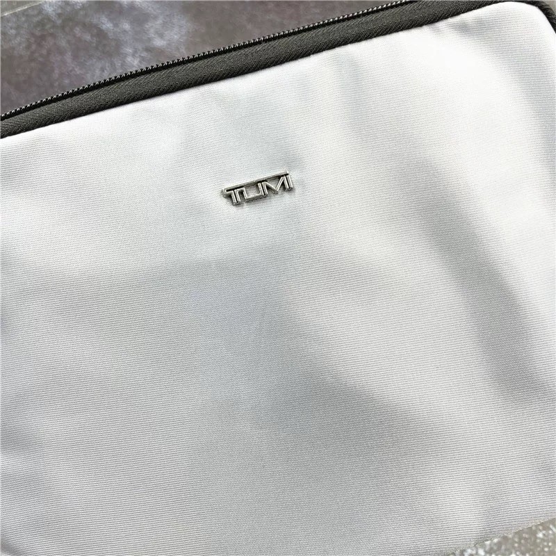 Delta Airlines Business Class Amenity Travel Tech Pouch Organizer เครื่องสําอาง Make Up Toiletries Wash Bag