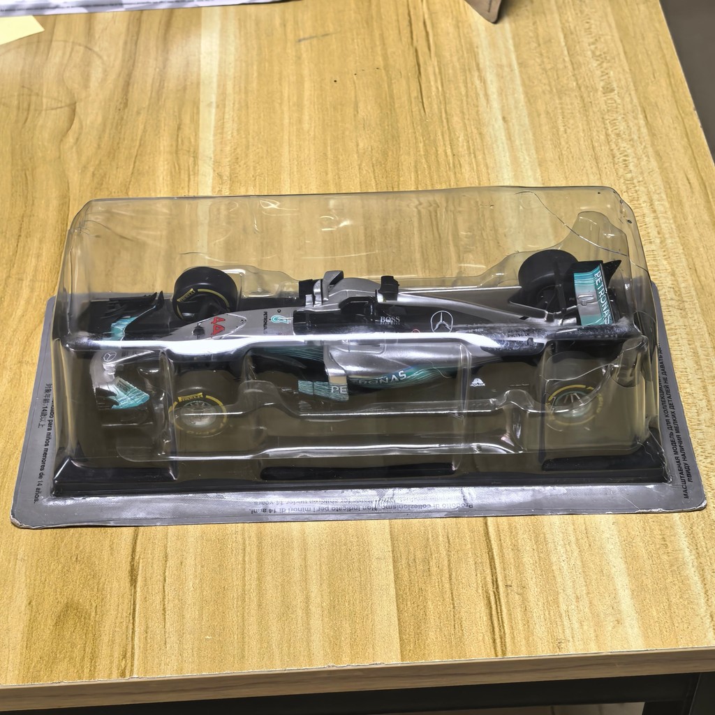 Ixo 1: 24 MERCEDES AMG W08 Lewis Hamilton 2017 MERCEDES-Benz F1 Racing Model Out of Print Car Model