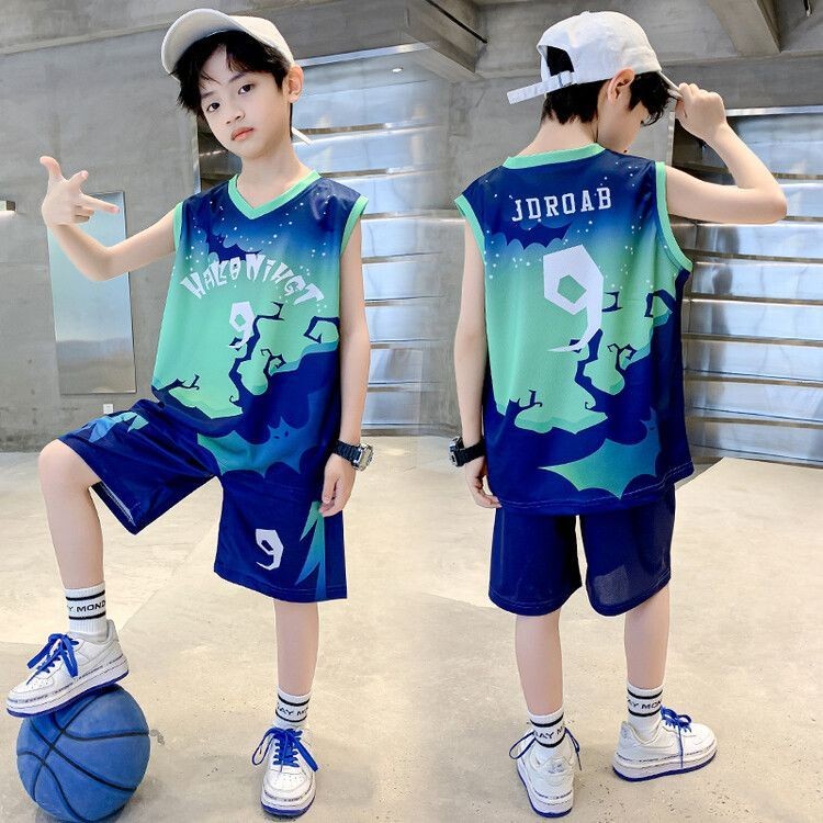 one.th🌼 ชุดบาสเก็ตบอลฤดูร้อนของเด็กผู้ชาย 2025 เสื้อผ้าเด็กใหม่ในฤดูร้อนใหม่และเสื้อกีฬาเด็กชายตัว