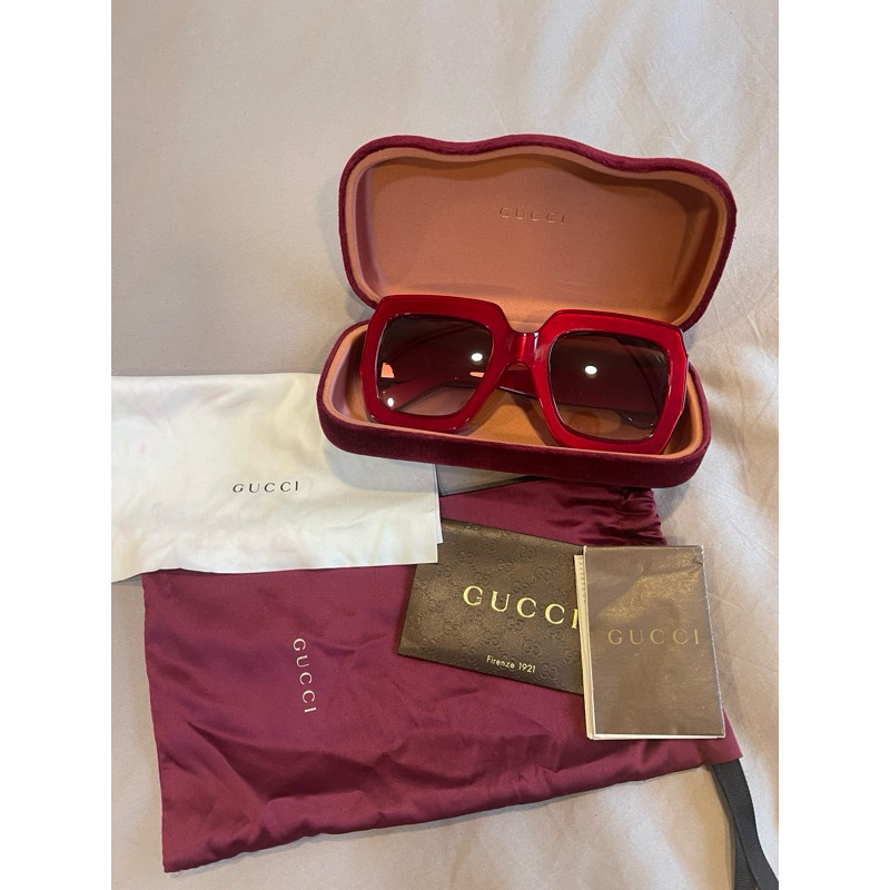 แว่นกันแดด Gucci สีแดง ยอดฮิต แท้ %