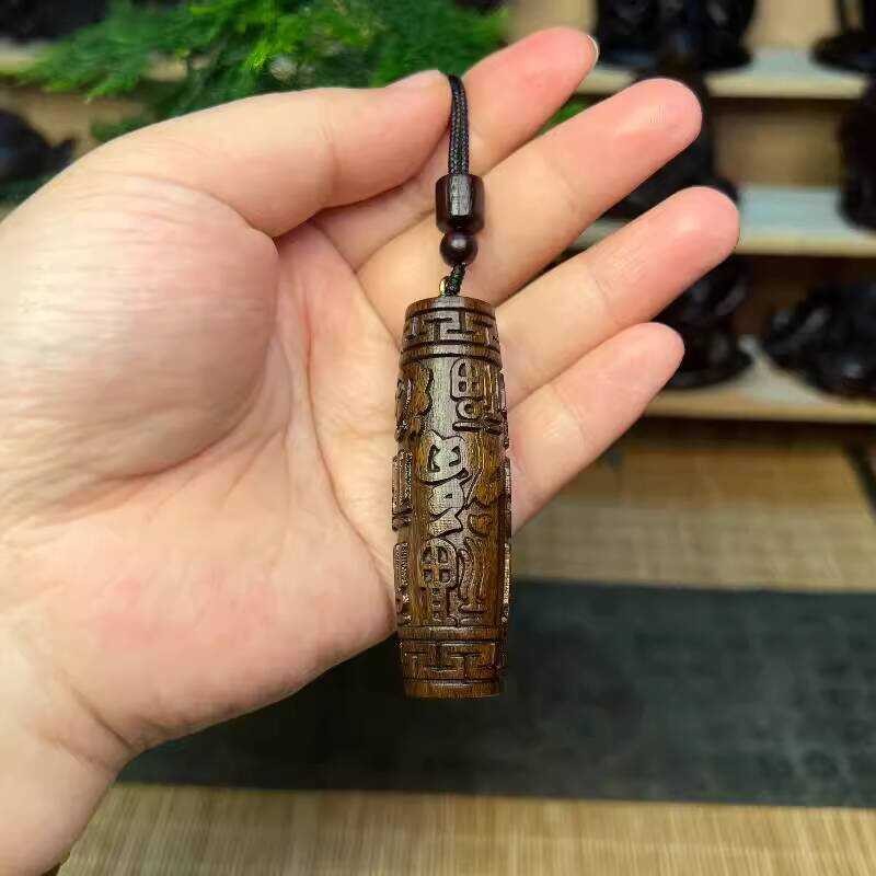 Baifu จี้สร้อยคอนาทีฟ ออกแบบโดย Baozhen Nha Trang แกะสลักไม้กฤษณา สำหรับทั้งชายและหญิง