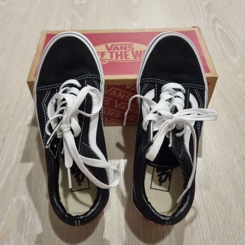 ฟิกเกอร์ รองเท้าผ้าใบสีดำผู้หญิง Vans ของแท้ สินค้ามือสอง