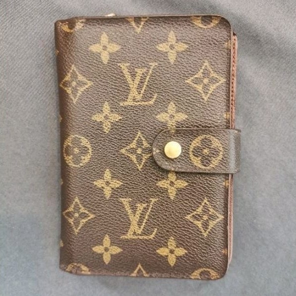 กระเป๋าสตางค์ Louis Vuitton ของแท้มือสอง