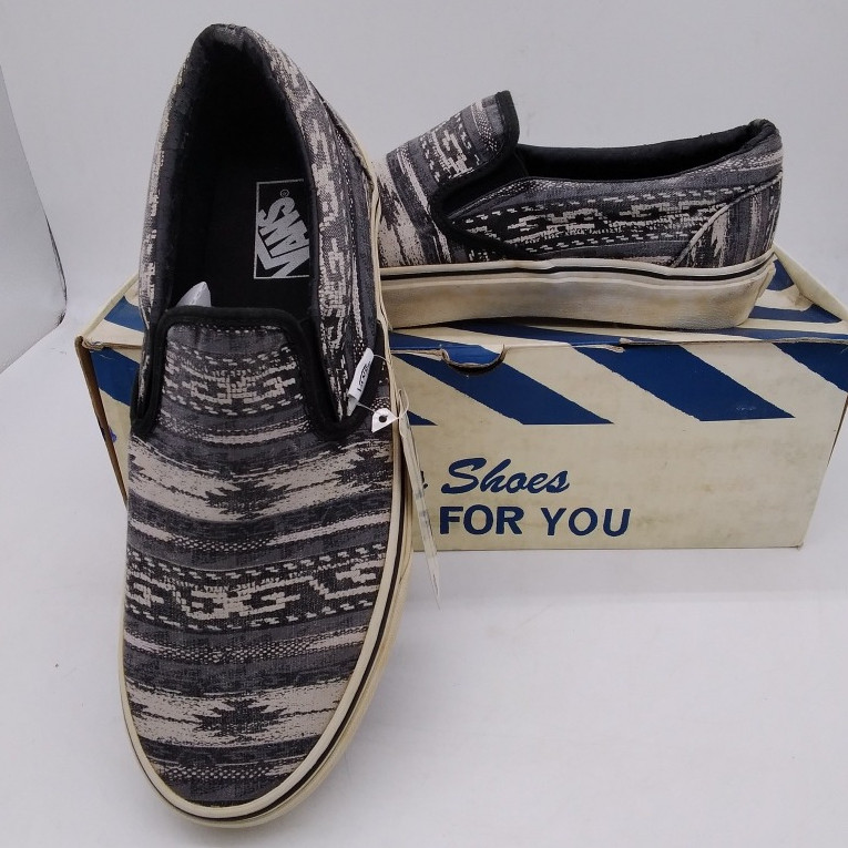 ♞,♘,♙VANS333: ES-041312F ขาว/ดำ ราคาป้าย 2,100 ลด 40% เหลือคู่ละ  1,260 บาท 2025