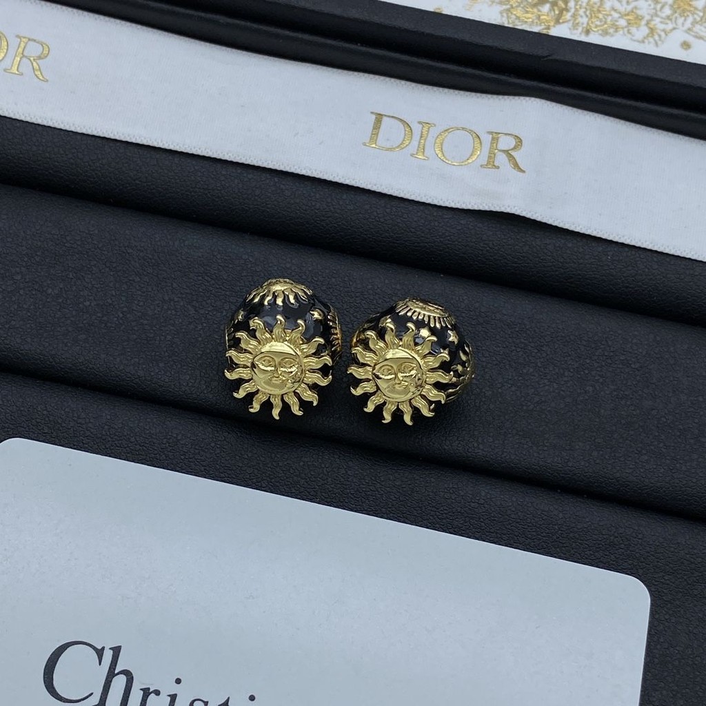 Dior Cd Sunflower ต่างหู 2024 สไตล์ใหม่หรูหรา Pearl ยุโรปและอเมริกา Cd Letter ต่างหูต่างหู Ins สไตล์
