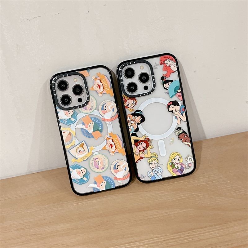 Disney Seven Dwarfs สติกเกอร์แม่เหล็กชาร์จขอบนุ่มปลอกสีสันสําหรับ IPhone 15 14 11 12 13 16 Pro Max กรณี 15 16 Plus ฝาครอบอะคริลิคใสกันกระแทกแบบแข็งกันชน