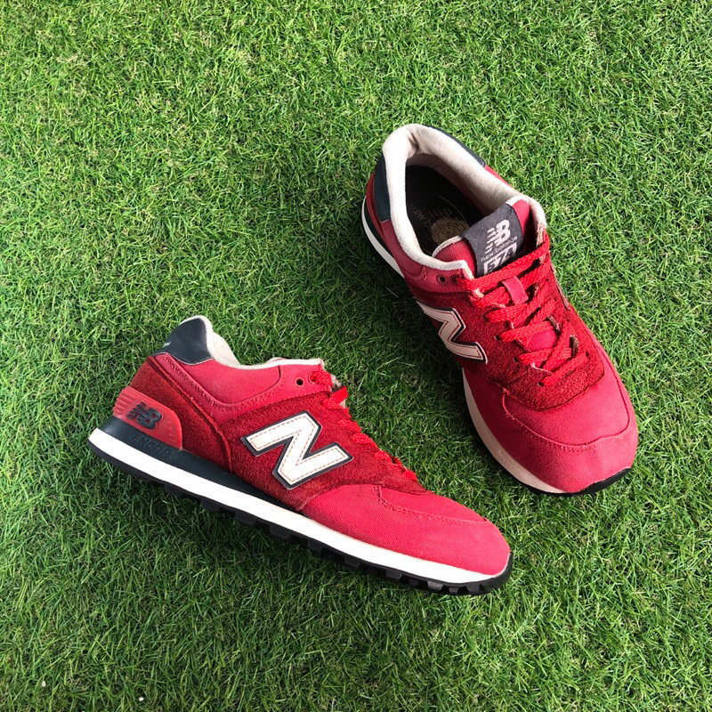 New Balance New Balance NB 574 รองเท ้ าผ ้ าใบสีขาวสีเทาแดง Preloved