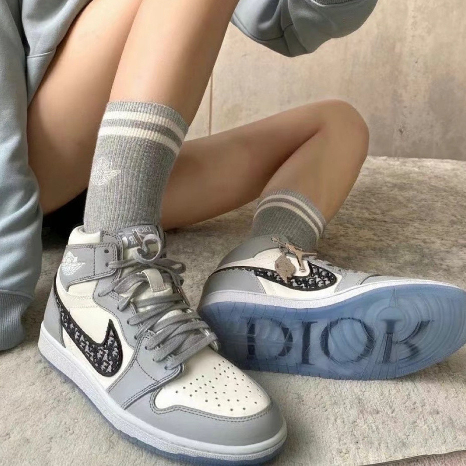 รองเท้า UA Dior X A * ir J * ordan 1 แฟชั่นตัดสูงสําหรับผู้ชายรองเท้าผ้าใบยาง VTAX X0UM