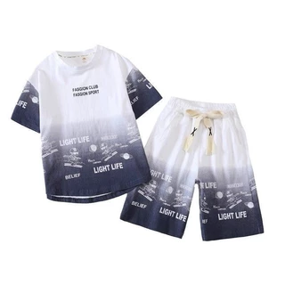 Akaki🌐 เสื้อผ้าเด็ก ชุดแขนสั้นเด็กชายฤดูร้อน กีฬากางเกงขาสั้นห้าจุด เด็กผู้ชายขนาดกลาง เท่ห์ หล่อแ