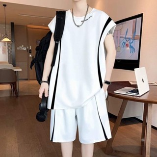 ชุดกีฬาสองชิ้นสำหรับผู้ชาย: เสื้อยืดและกางเกงขาสั้น สไตล์สบา…