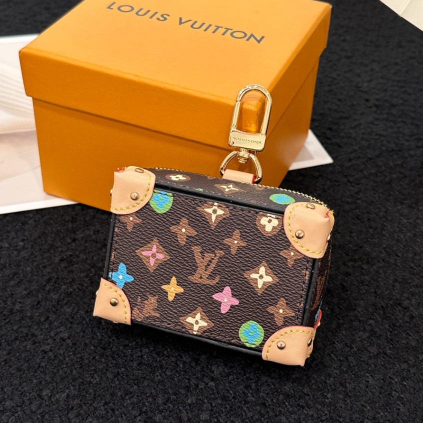 Louis Vuitton MONOGRAM SOFT TRUNK POUCH จี ้ พวงกุญแจ