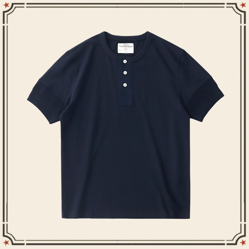 เสื้อยืดGRND American Henry Collar แขนสั้นสำหรับผู้ชาย ผลิตจากผ้าฝ้ายสีขาวและสีกากี ทนทานและสวมใส่ง่าย ในสไตล์ยามฤดูร้อน