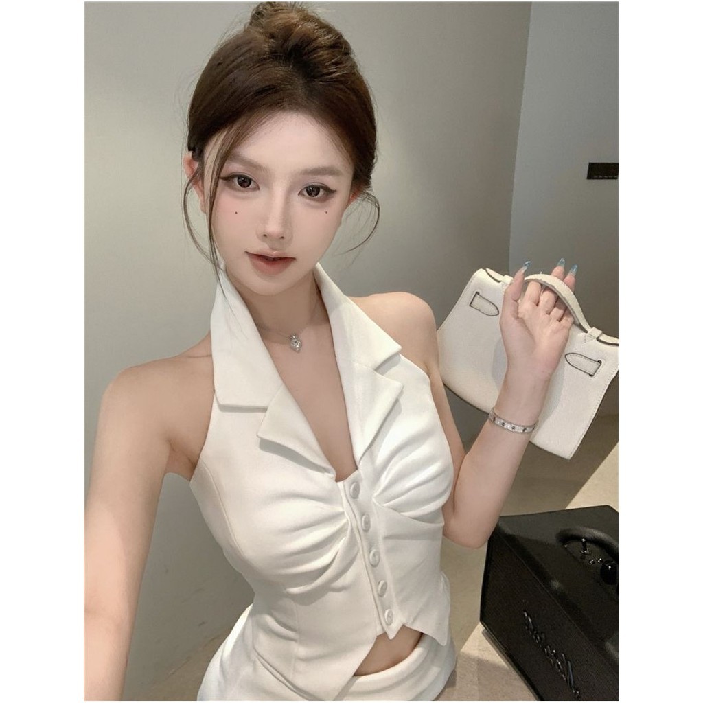 พร้อมสต็อก เร็ว การส่งสินค้า สูทสีขาวสาวร้อนเชือกแขวนคอคอจีบเสื้อกั๊กด้านบน+ฤดูร้อนเอวสูงกระโปรงสะโพกผิดปกติชุดสองชิ้น