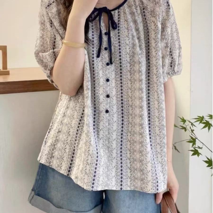 เสื้อแขนสั้นสไตล์เกาหลียอดนิยมสำหรับสาวๆ ออกแบบเพื่อให้สวมใส่กระชับและสวยงามในฤดูร้อน