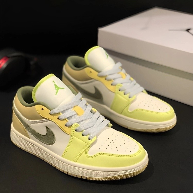 ฟิกเกอร์ Nike Air Jordan 1 LowGreen Sail FD9906-131 รองเท้าผ้าใบผู้หญิงพร้อมถุงเท้า Nike As ของขวัญ