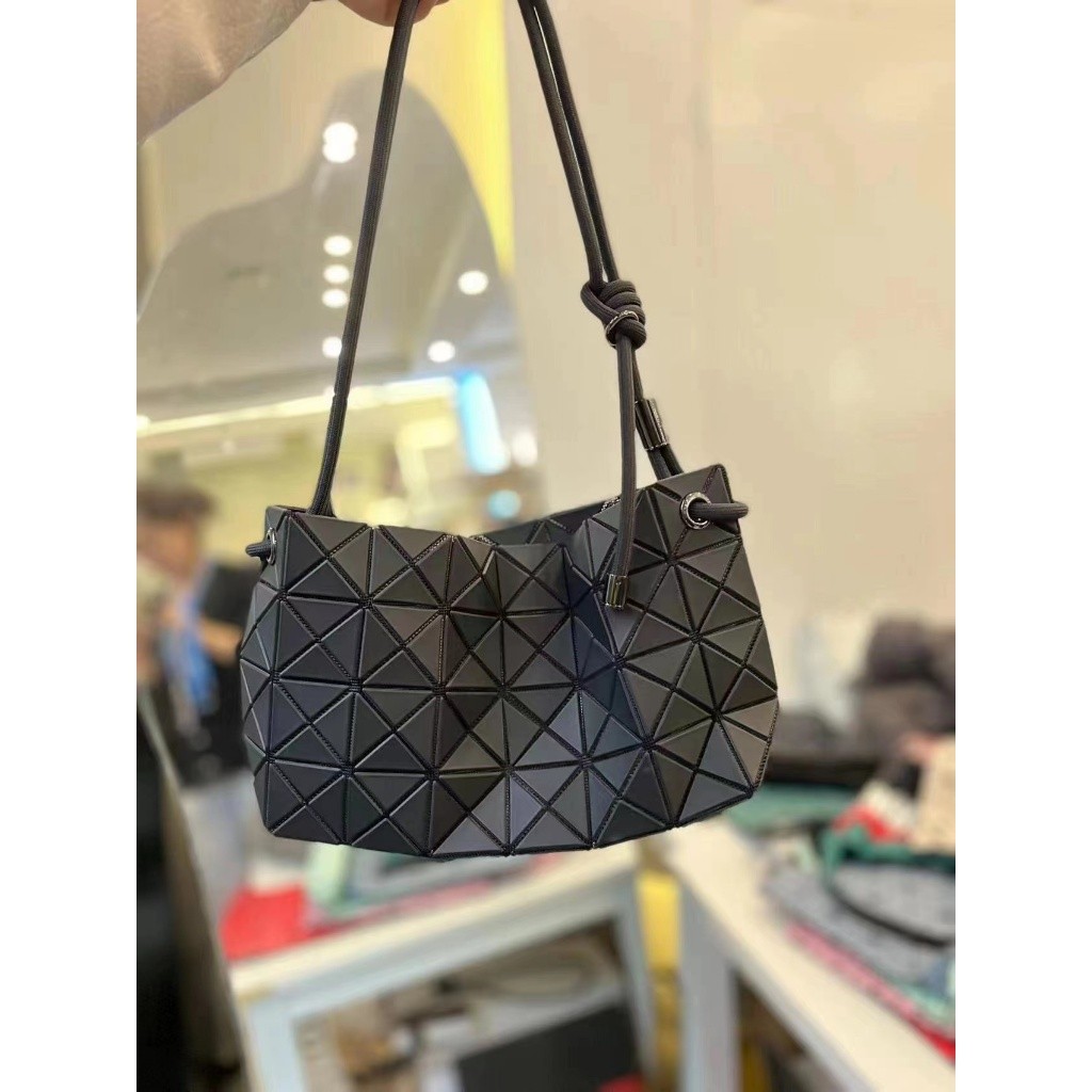 ♞,♘New ของแท้ กระเป๋า Janpa CARTON BAG ของแท้ จาก Baobao issey Miyake กระเป๋าคาดอก/กระเป๋าสะพายข้าง