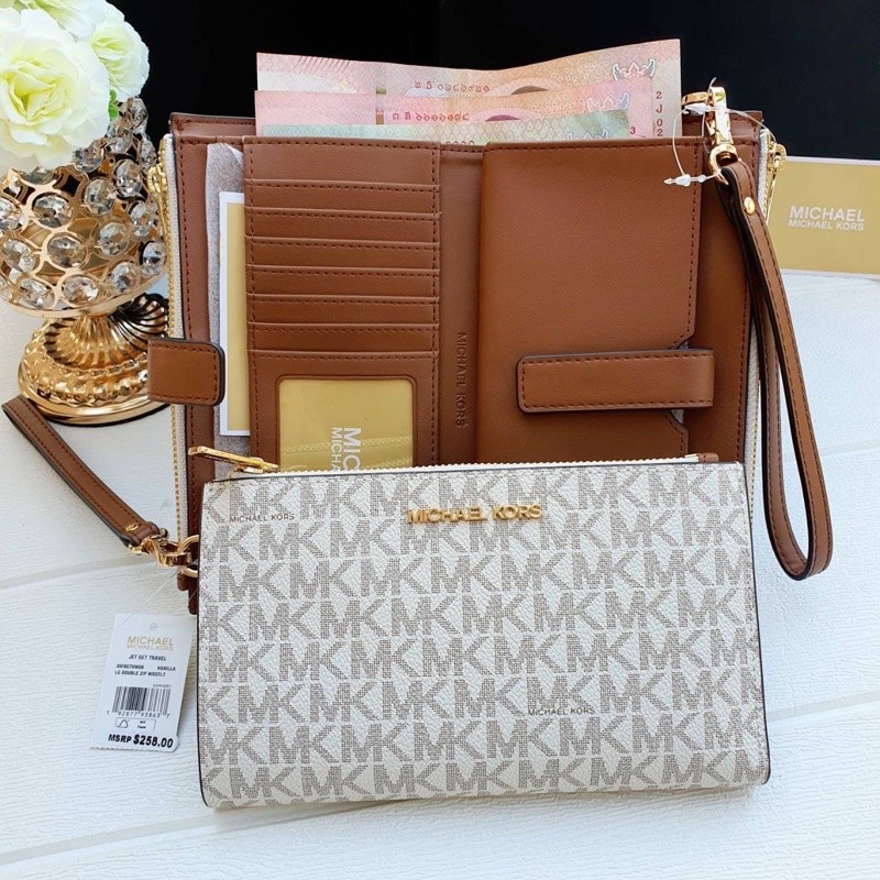 (สด-ผ่อน) กระเป๋าสตางค์ใบยาว 2 ซิป 35F8GTVW0B มีสายคล้องมือ ลาย mk สีขาว Michael Kors Jet Set